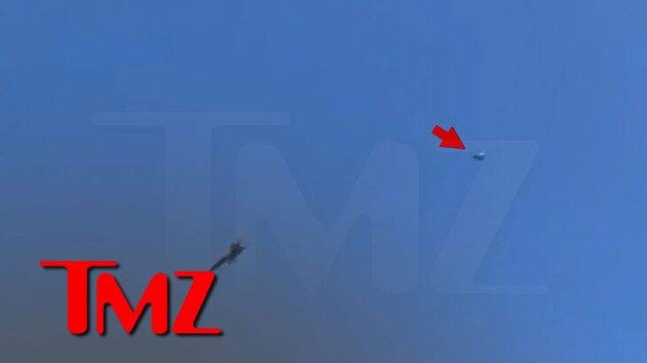 2024年 Alleged UFO Spotted in New York During Blue Angels Show, Zips Across Sky | TMZ