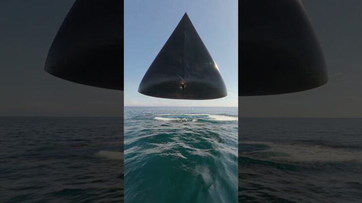 2024年 Check out this triangle shaped UFO that emerged from the ocean! Witnesses watch in amazement!
