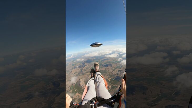 2024年 Not Alone Up There — UFO Caught on Parachute Cam #UFOs #ufo #UAP #UAPs #ovni
