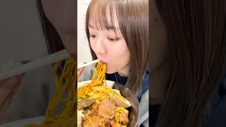 2024年 部下の荒井に蒙古タンメンとUFOの混ぜそば食べてもらった#健康キャンセル界隈 #飯テロ #コンビニアレンジ